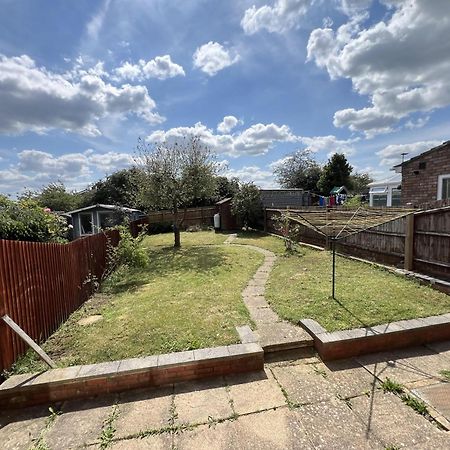 Charming 3-Bed House In Leighton Buzzard Villa Dış mekan fotoğraf
